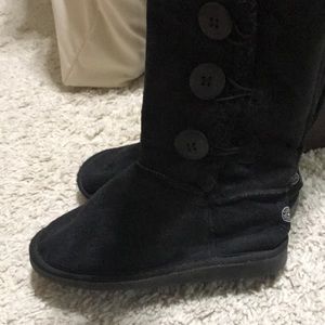 Black ugg like boots with buttons